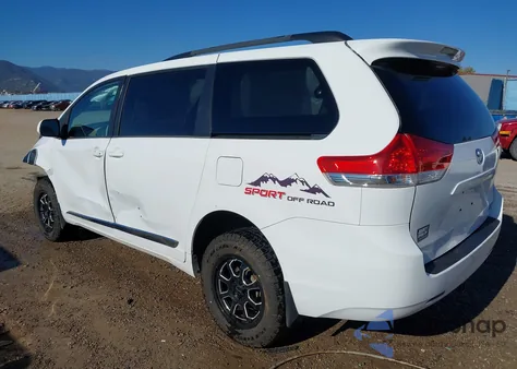 2012 Toyota Sienna Xle 7 Passenger z USA, uszkodzony, nr VIN 5TDDK3DC9CS048289